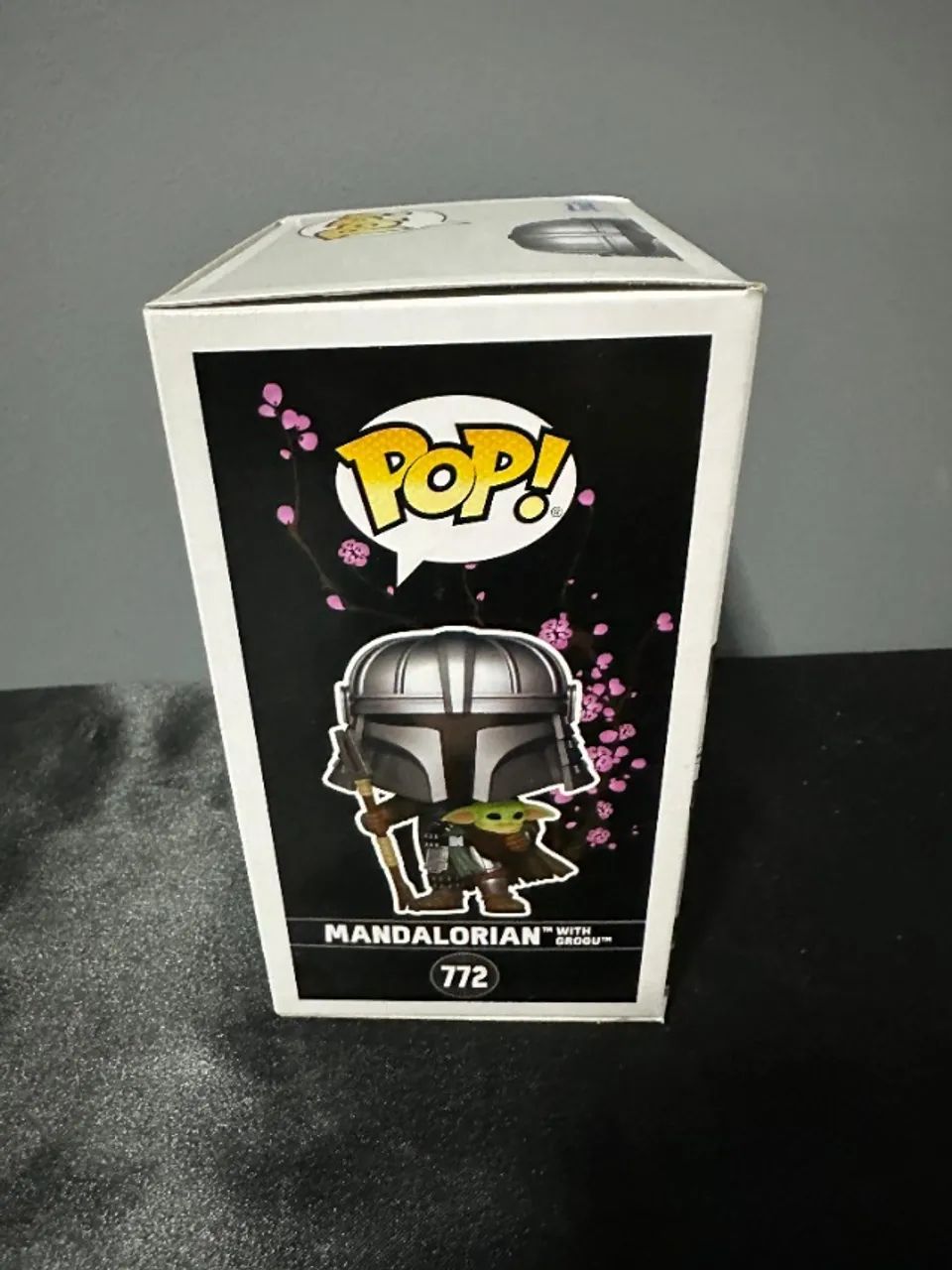 Funko Pop Mandalorian With Grogu 772 - Foto 3