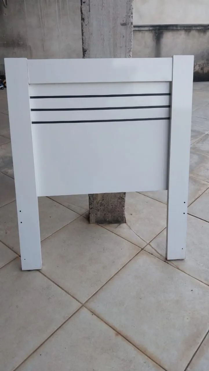 Vendo cama de solteiro com colchão e sem  colchão 