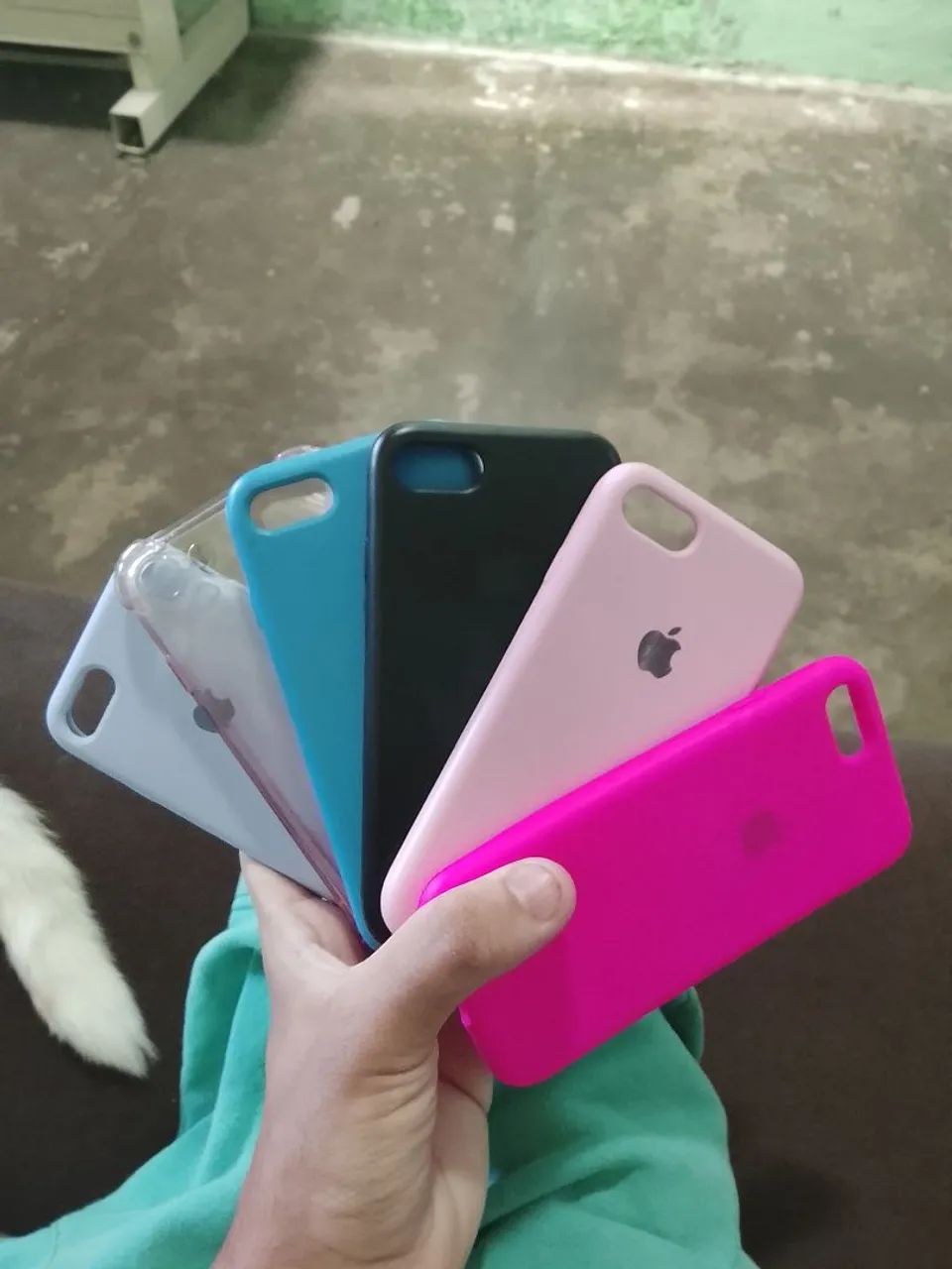 Capinhas para iPhone 8 (5 reais cada)