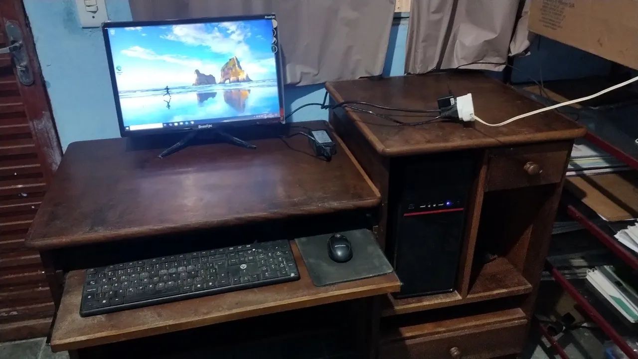 Computador + escrivaninha 