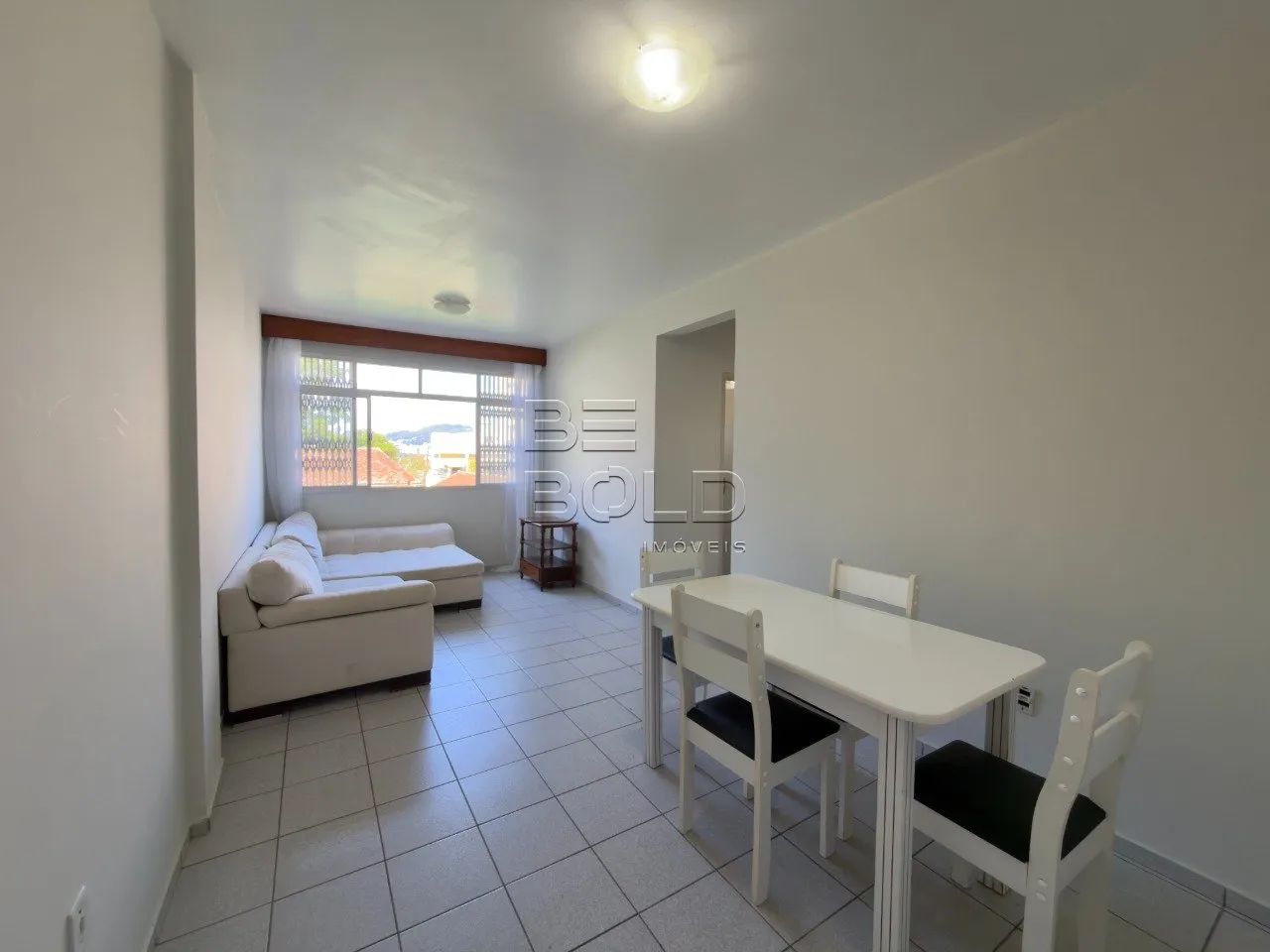 Apartamento com 2 dormitórios em Coqueiros - Foto 4