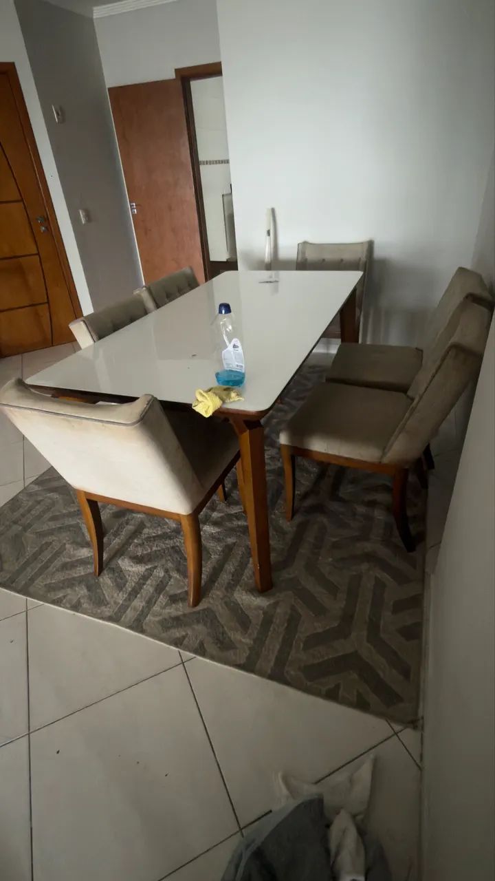 Conjunto de Mesa e Cadeiras (6 Lugares)