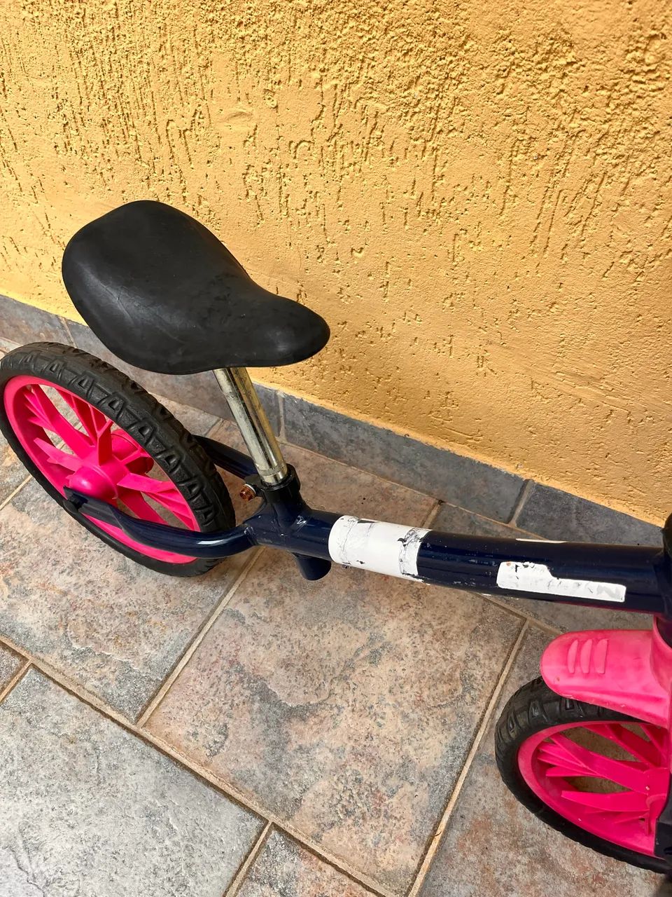 Bicicleta de Equilíbrio Infantil Sem Pedal com Cestinha - Foto 2