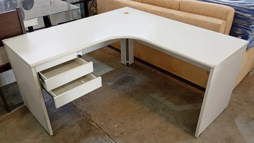 Mesa de escritorio em L C/ 2 Gavetas - Foto 3