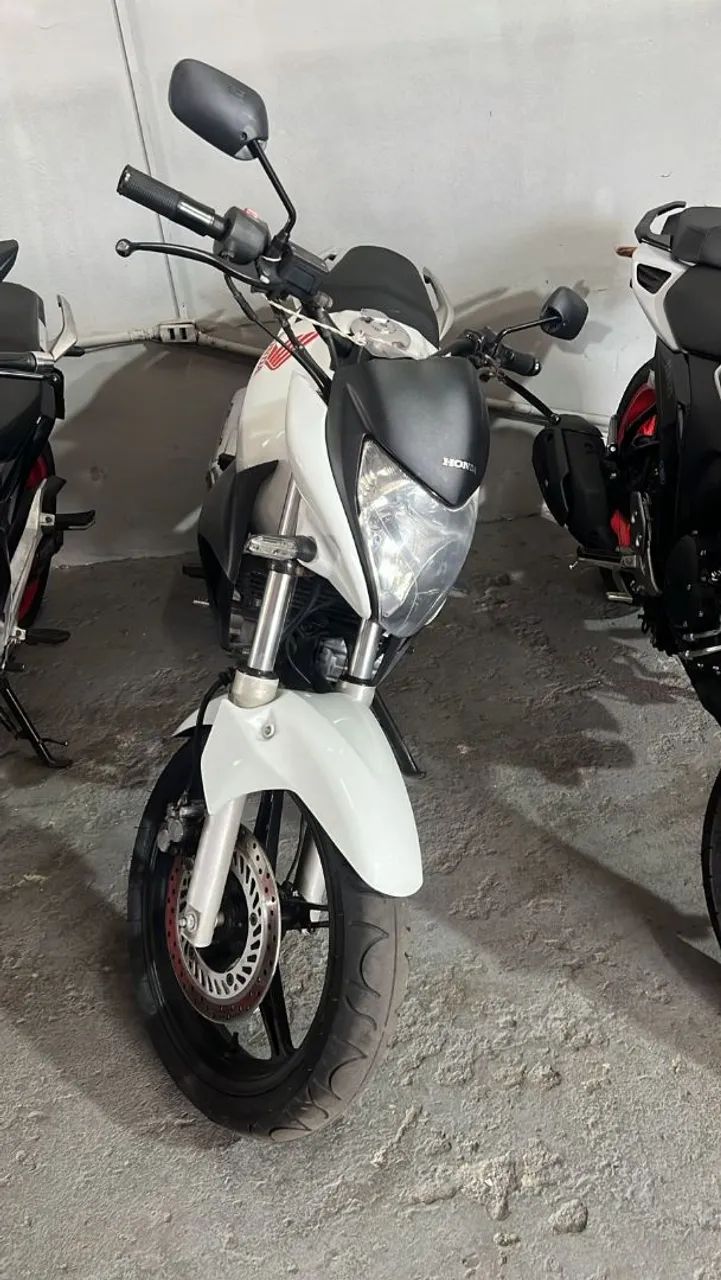 CB300 super bem conservada  - Foto 2