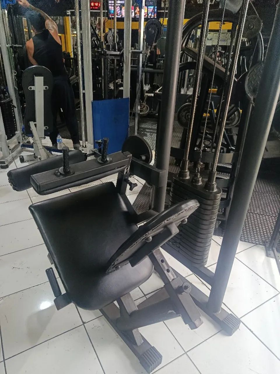 Vendo cadeira flexora para academia