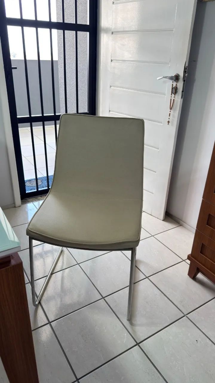 Conjunto de 4 cadeiras em linho bege  - Foto 2