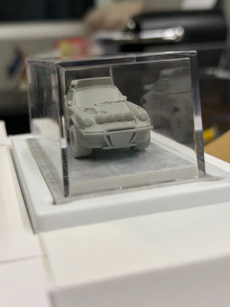 Hot Wheels x Daniel Arsham Eroded Porsche Safari - Foto 3