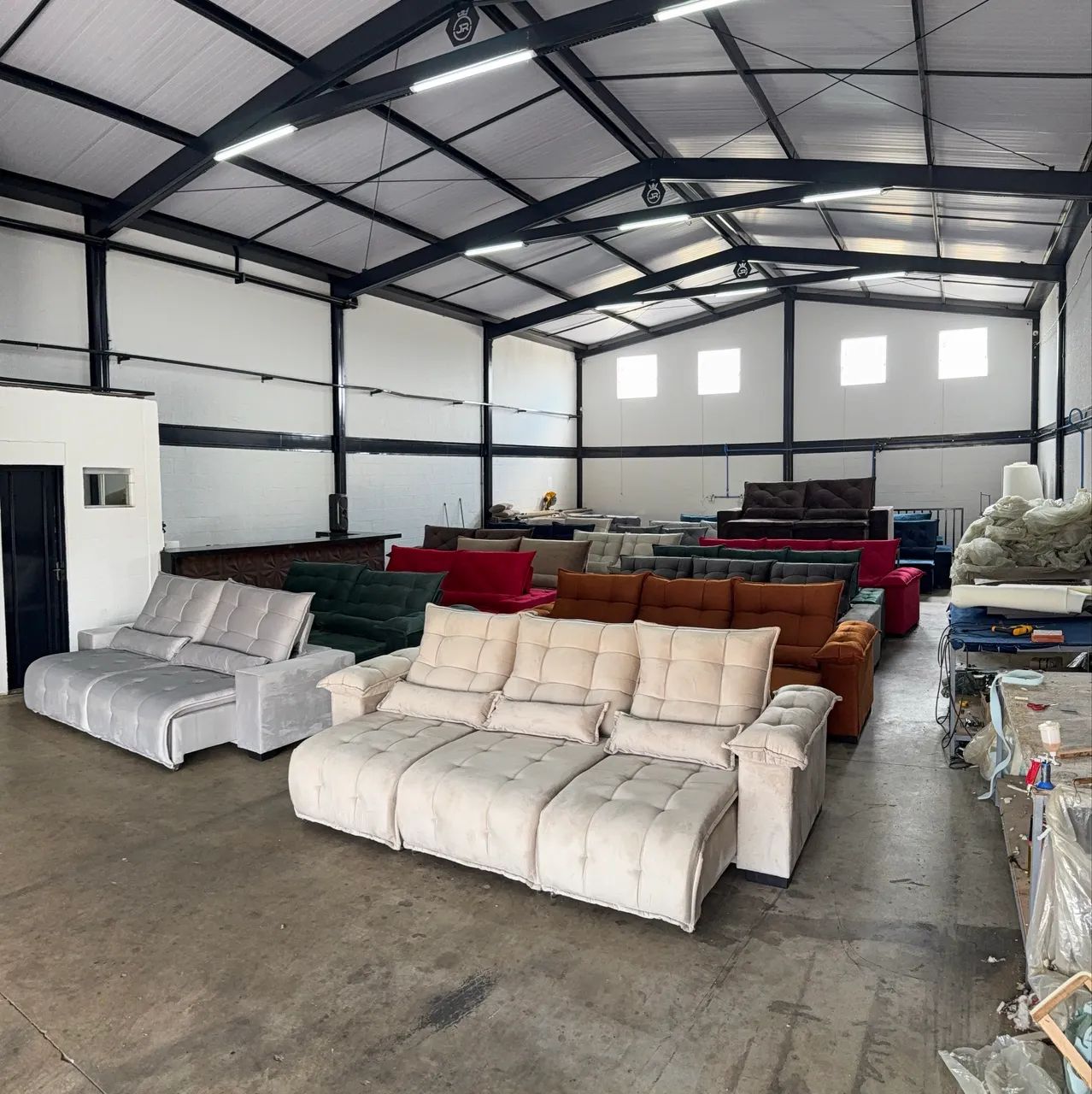 Sofá retrátil novo