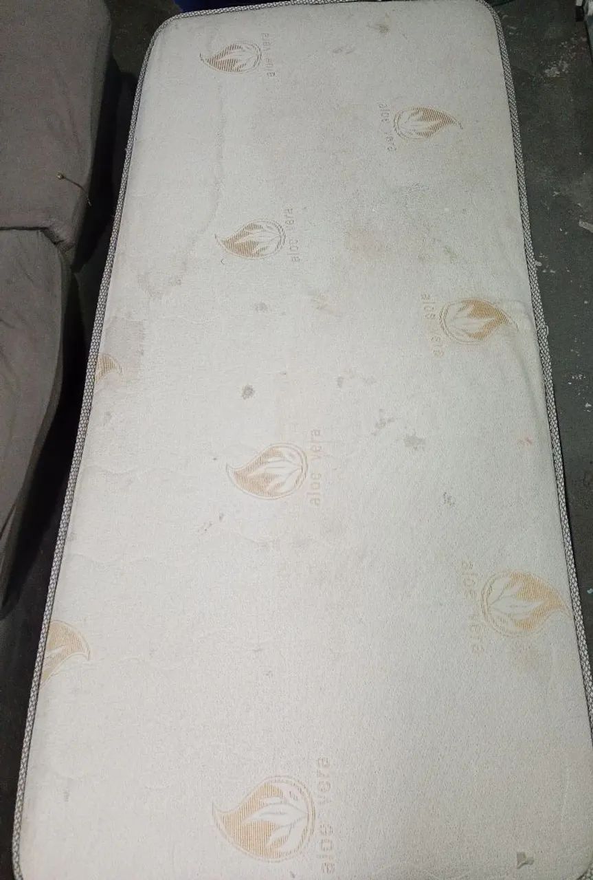 Vendo sofá, base box e cabeceira 