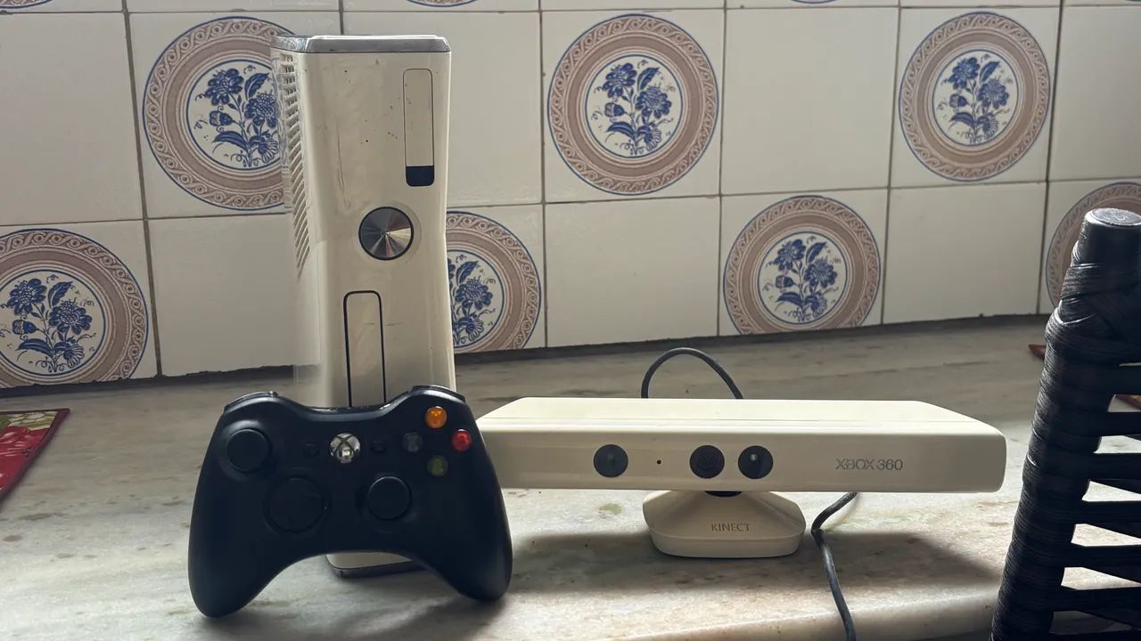  Xbox 360 Branco - Com kinect