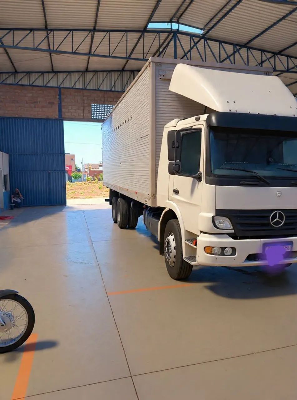 Atego 2425 ano 2011 bau  - Foto 5