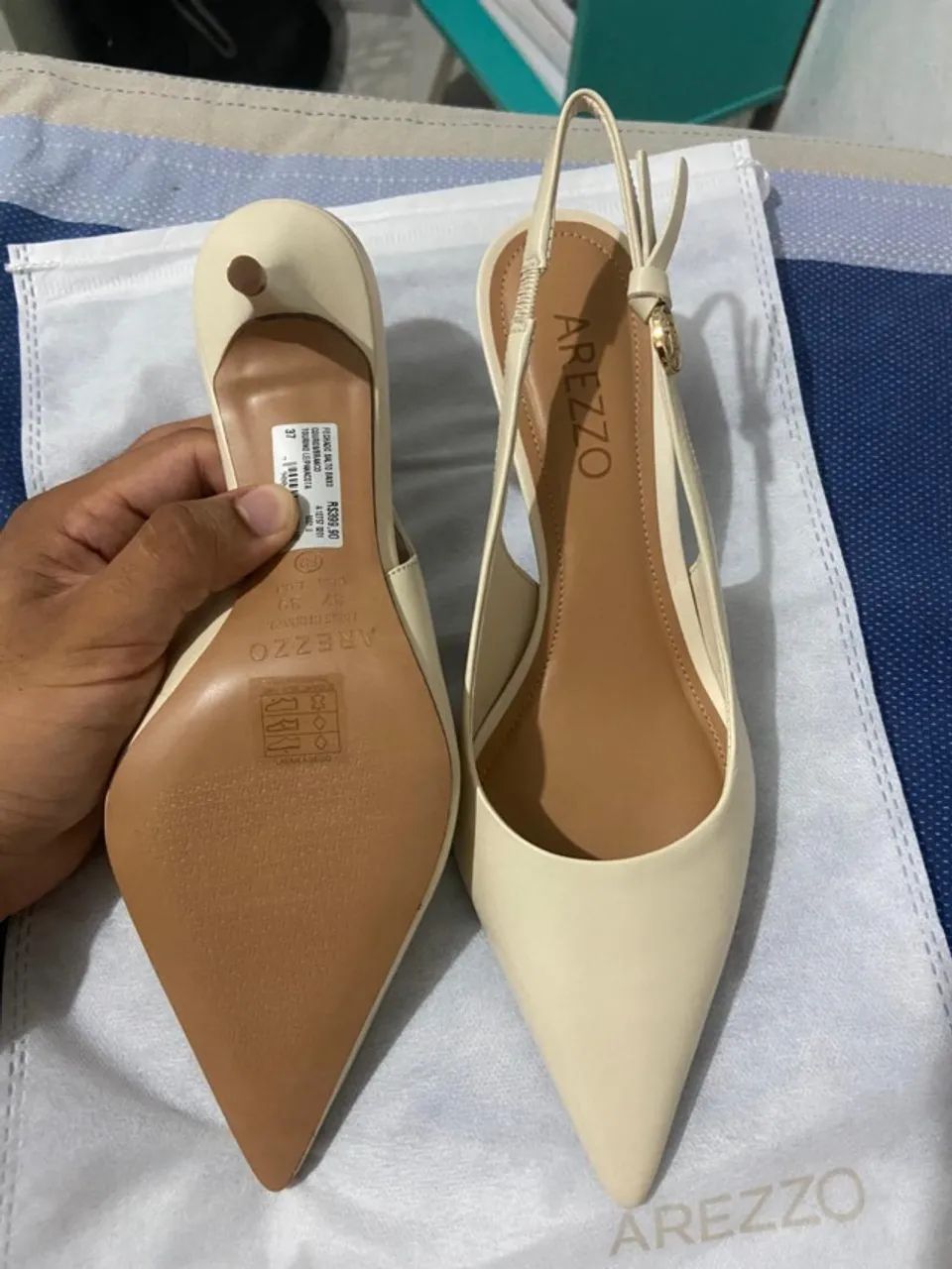 Scarpin Off-white Couro Slingback - Foto 2