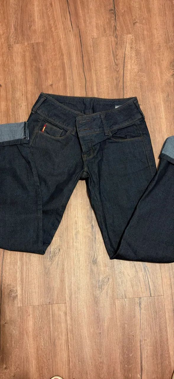 Calça jeans escuro, marca Fórum, usada cinco vezes! - Foto 2