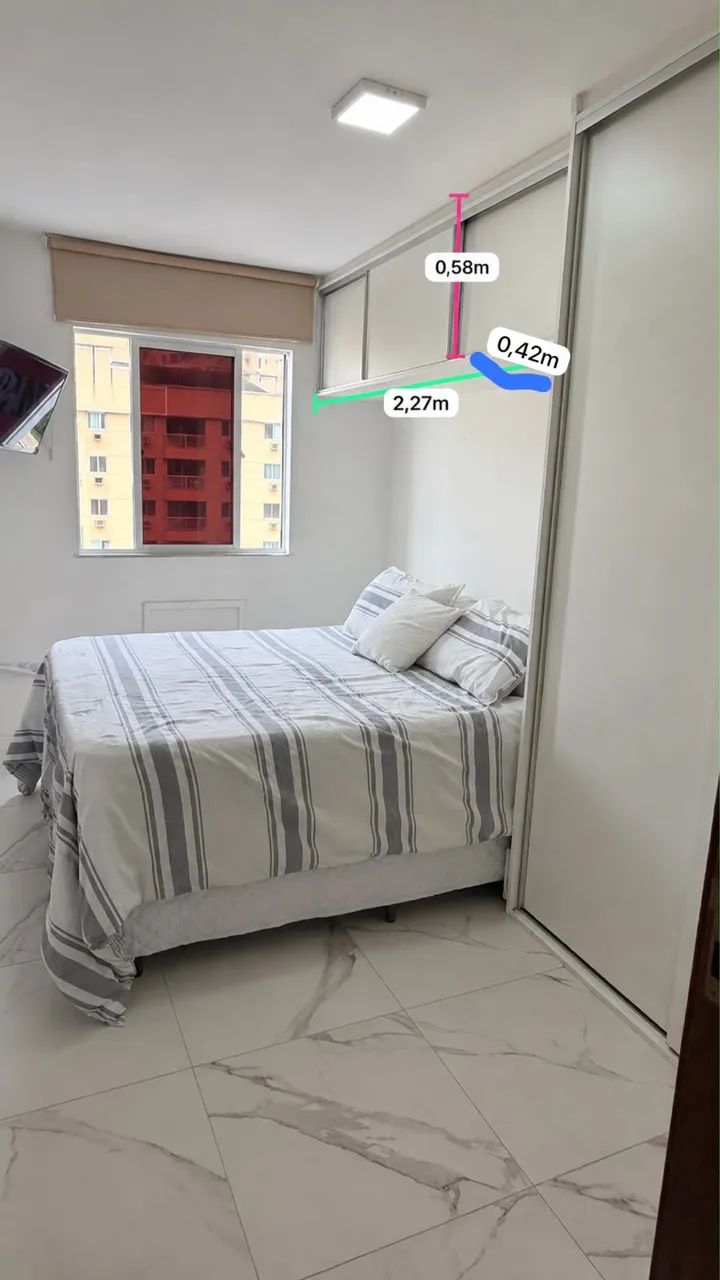 Guarda roupa em madeira maciça 