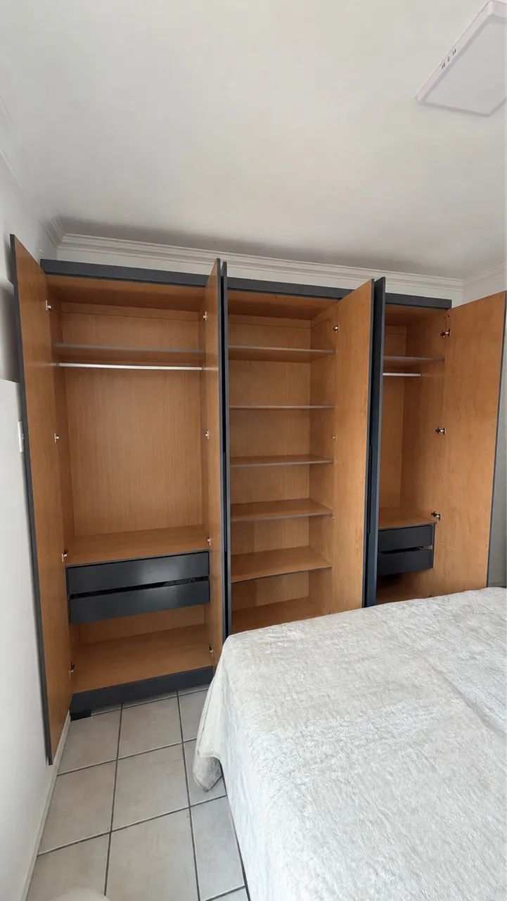 Guarda roupa 6 portas impecável  - Foto 3
