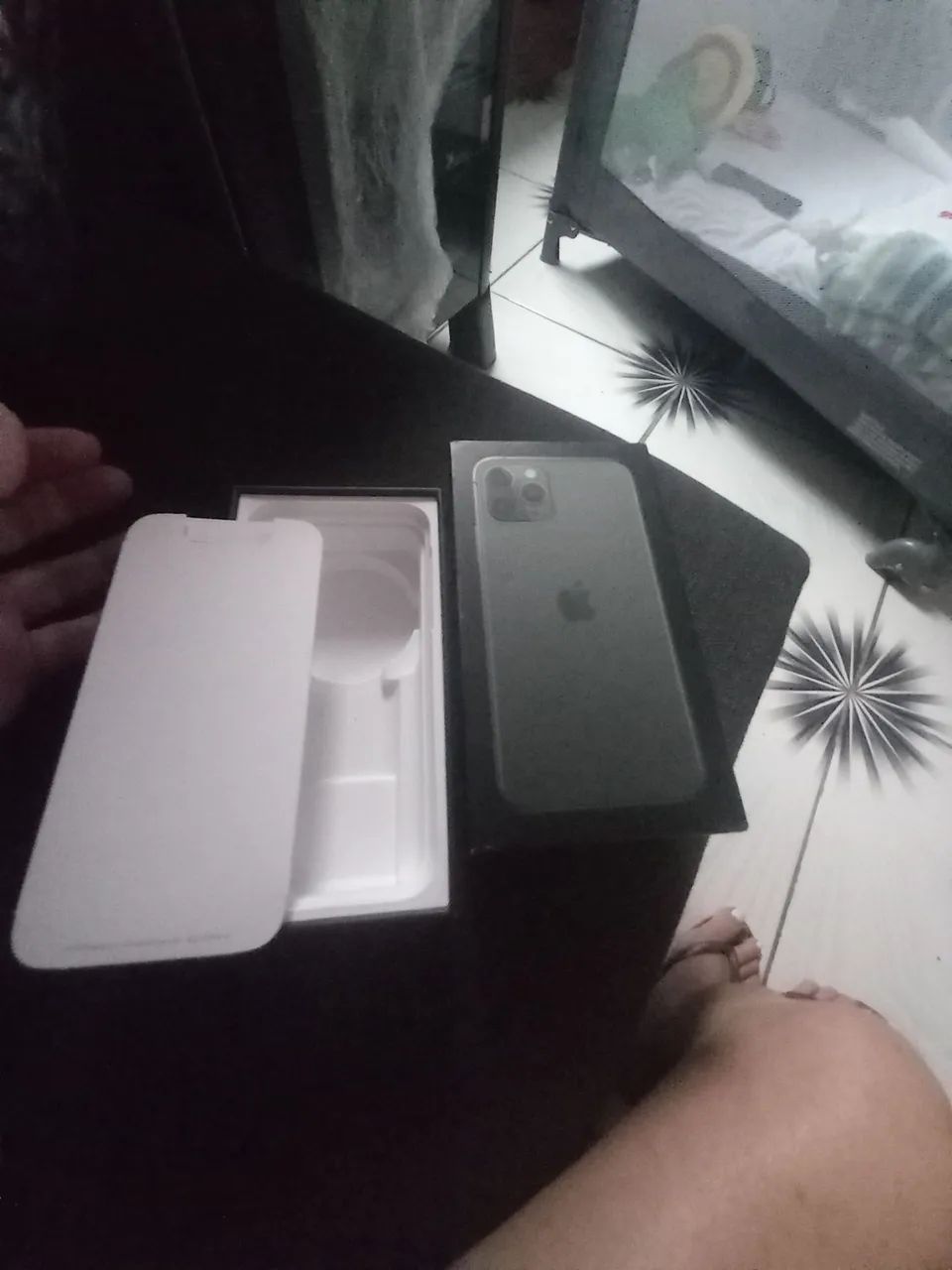 Caixa iphone 11 pro com manual 