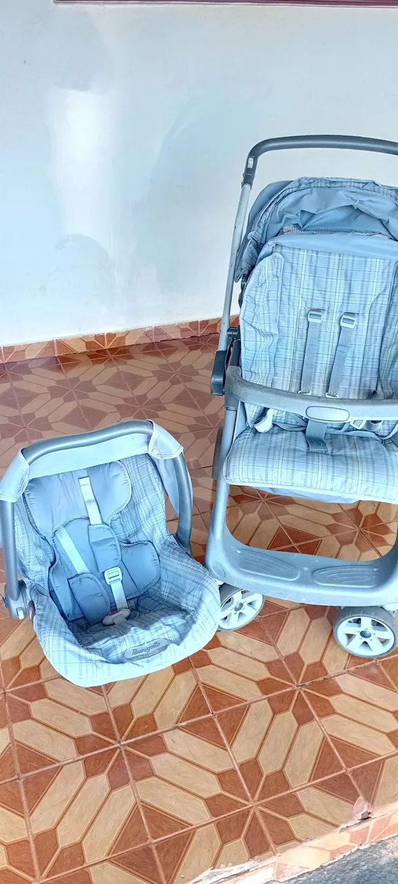 Carrinho de bebê com bebê conforto  - Foto 4
