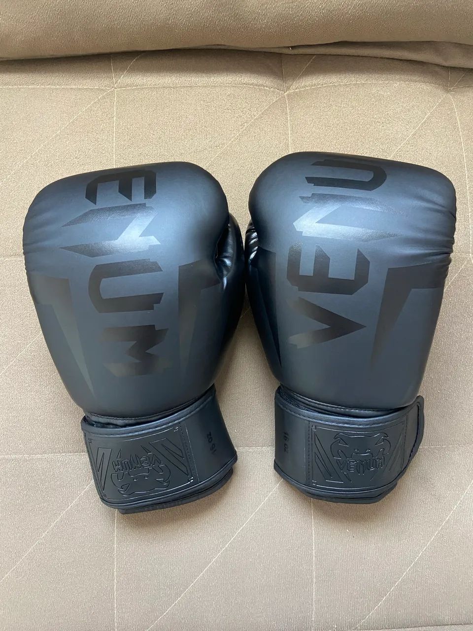 Luvas importada VENUM 16 OZ BOXE/MUAY THAY/KICKBOXING
