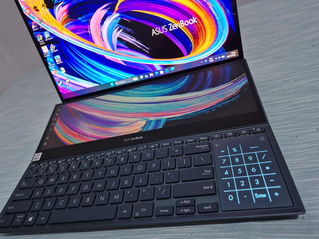 Notebook Asus Pro Duo. Duas telas
