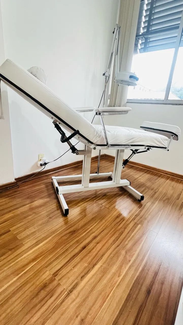 Maca/ cadeira podologia com luminária  - Foto 3