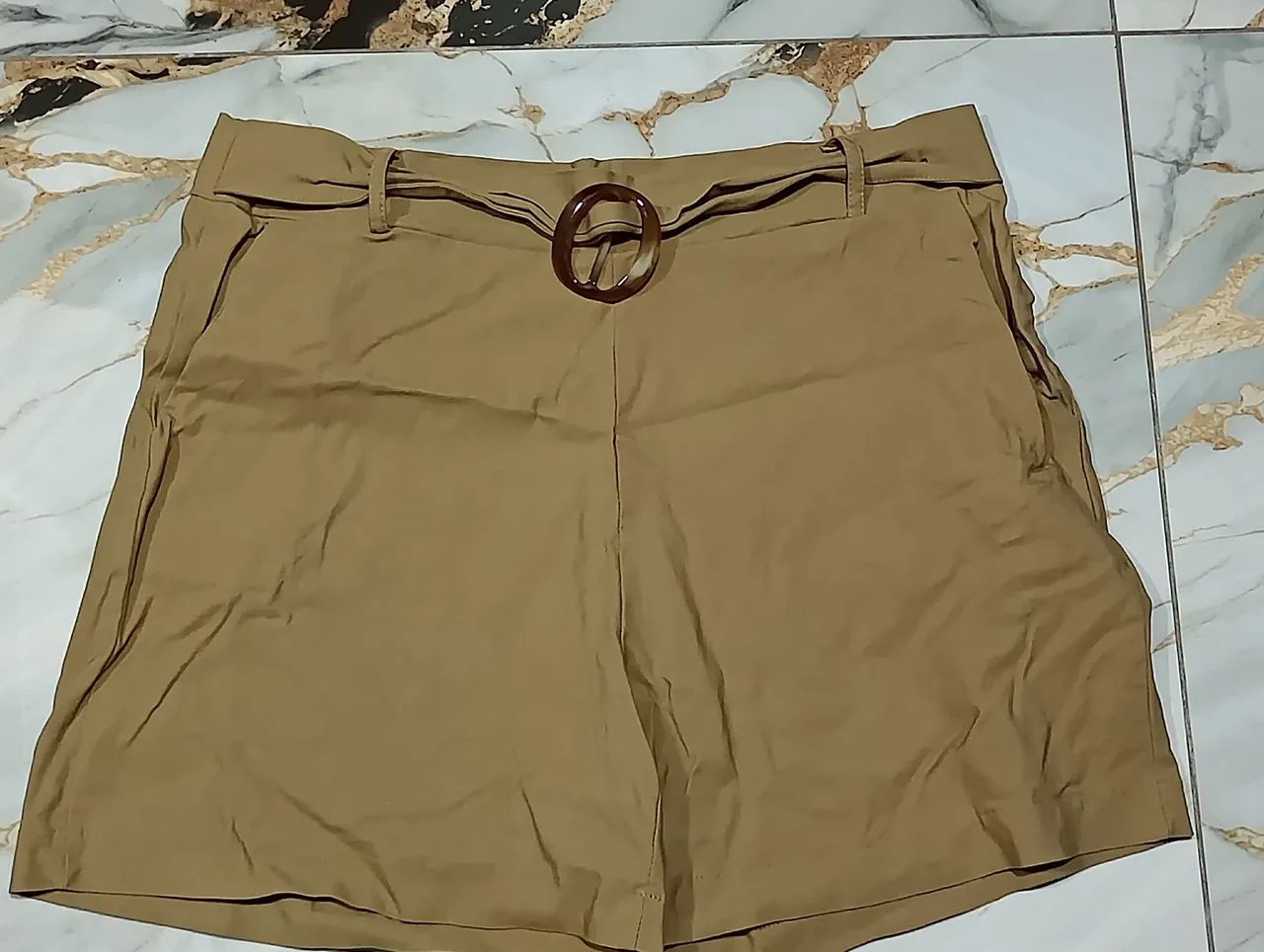 Vendo short marrom