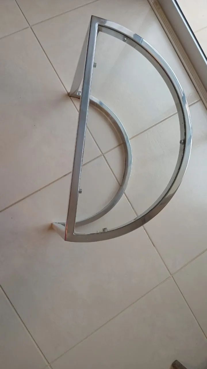 Mesa lateral de metal cromado com tampo de vidro - Foto 3
