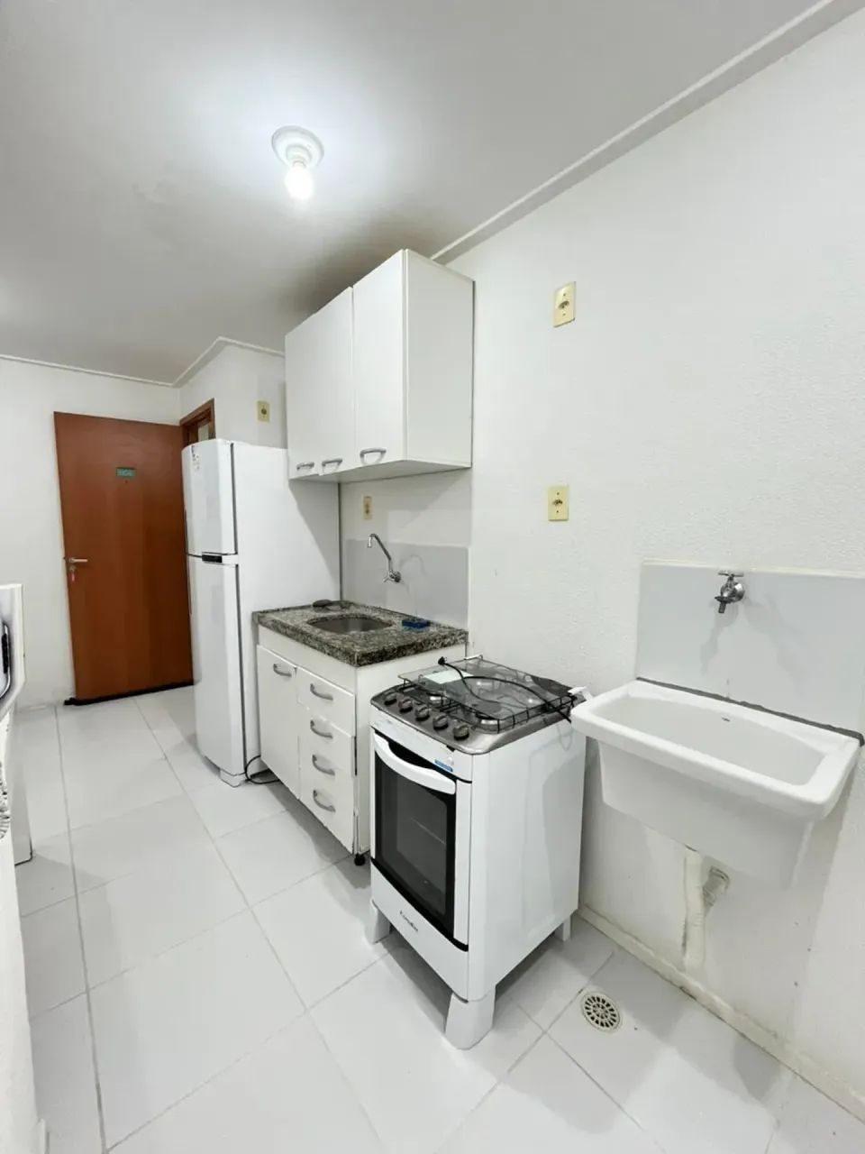 ALUGO QUARTO E SALA MOBILIADO NO FAROL - Foto 4