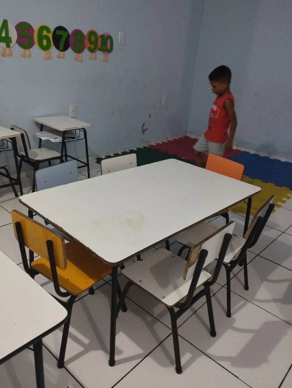 Conjunto de mesa com 6 cadeiras 