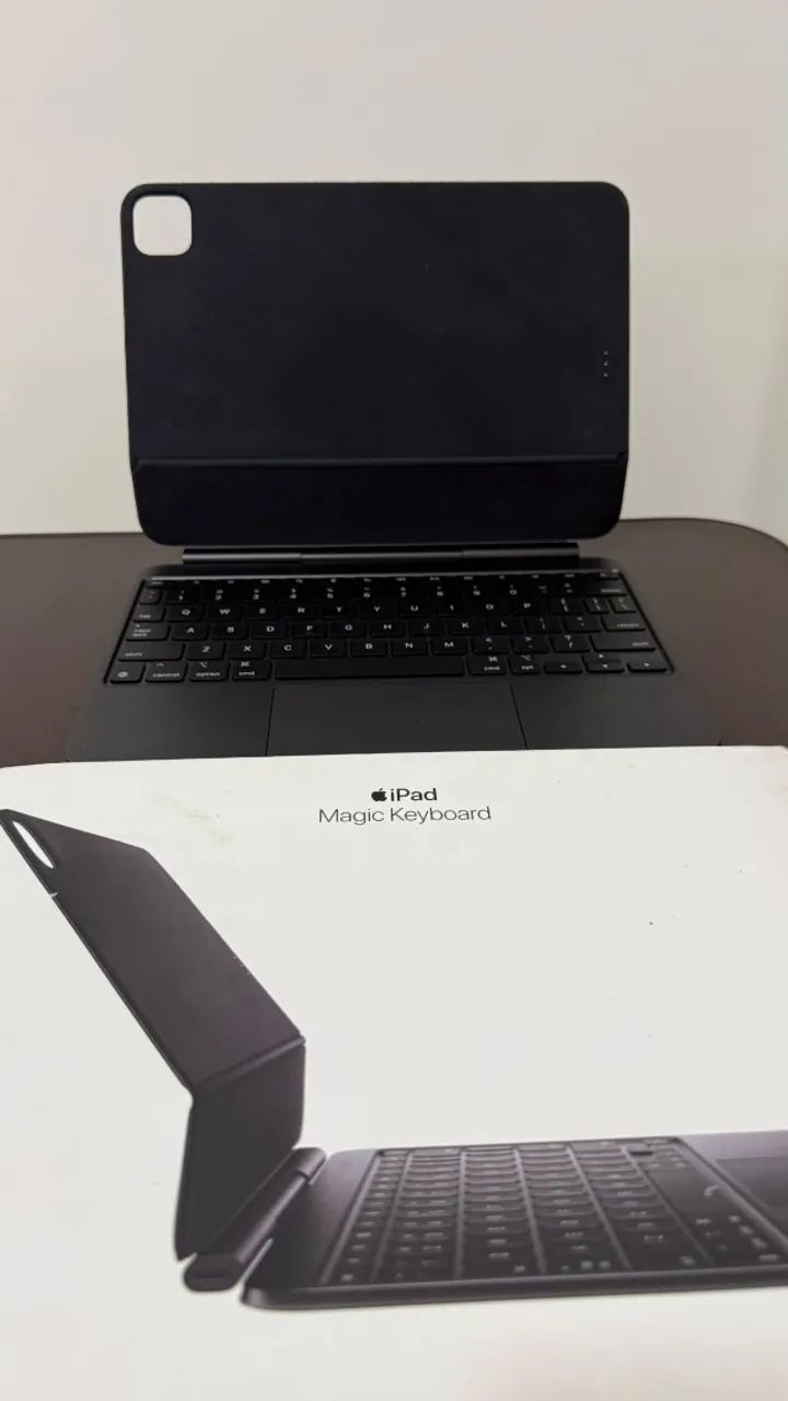 Apple Magic Keyboard para iPad - Teclado com Trackpad e Caixa Original - Foto 2
