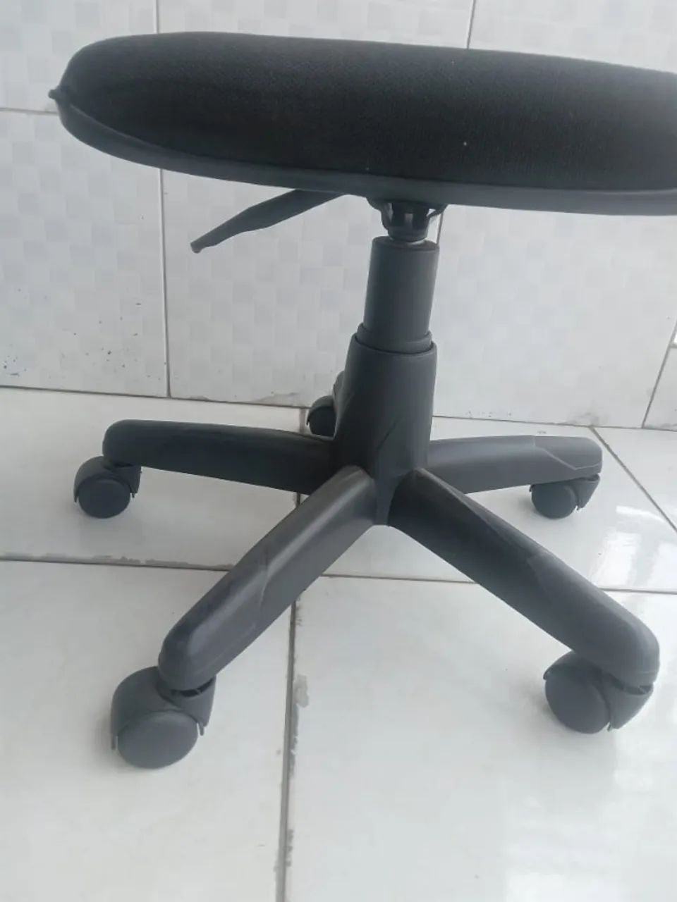 CADEIRA GIRATÓRIA SOMENTE ACENTO. - Foto 2