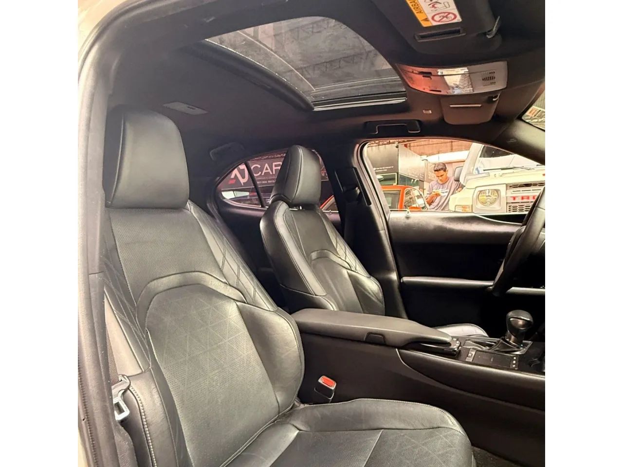Lexus UX-250h Luxury 2.0 16V Aut.(hybrid), foto 8 de 11