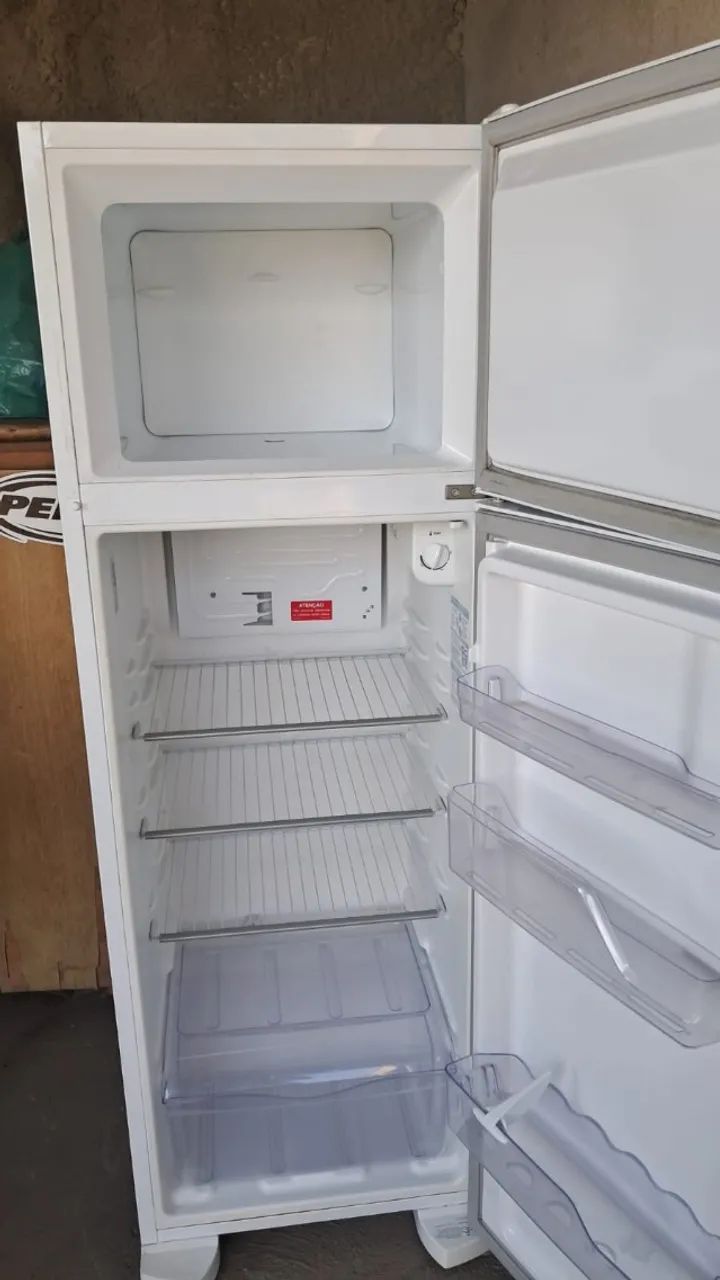 Geladeira Electrolux Modelo DC35A *COM DEFEITO* - Foto 4