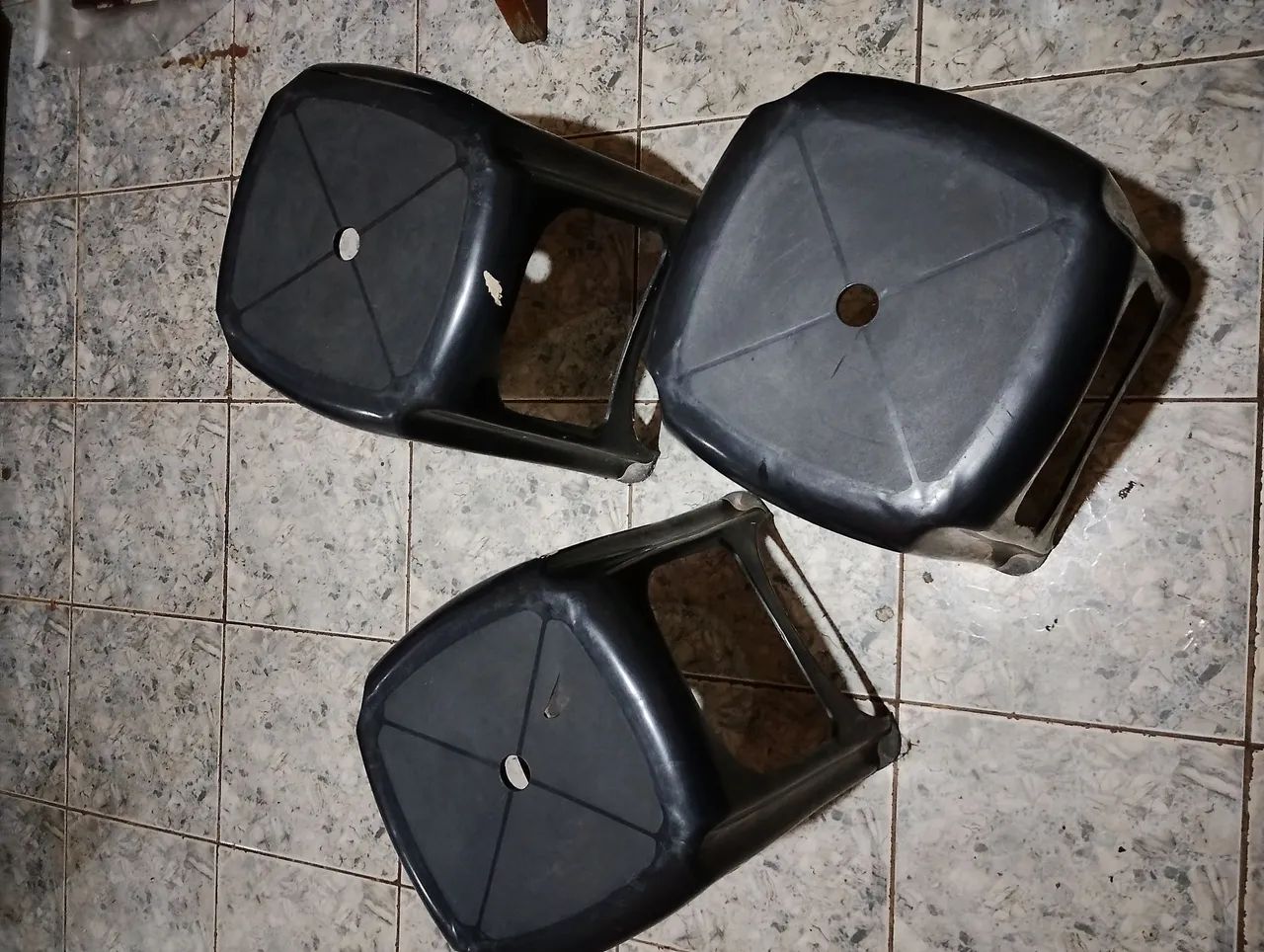 Vendo poltrona + 3 banquetas - Foto 3