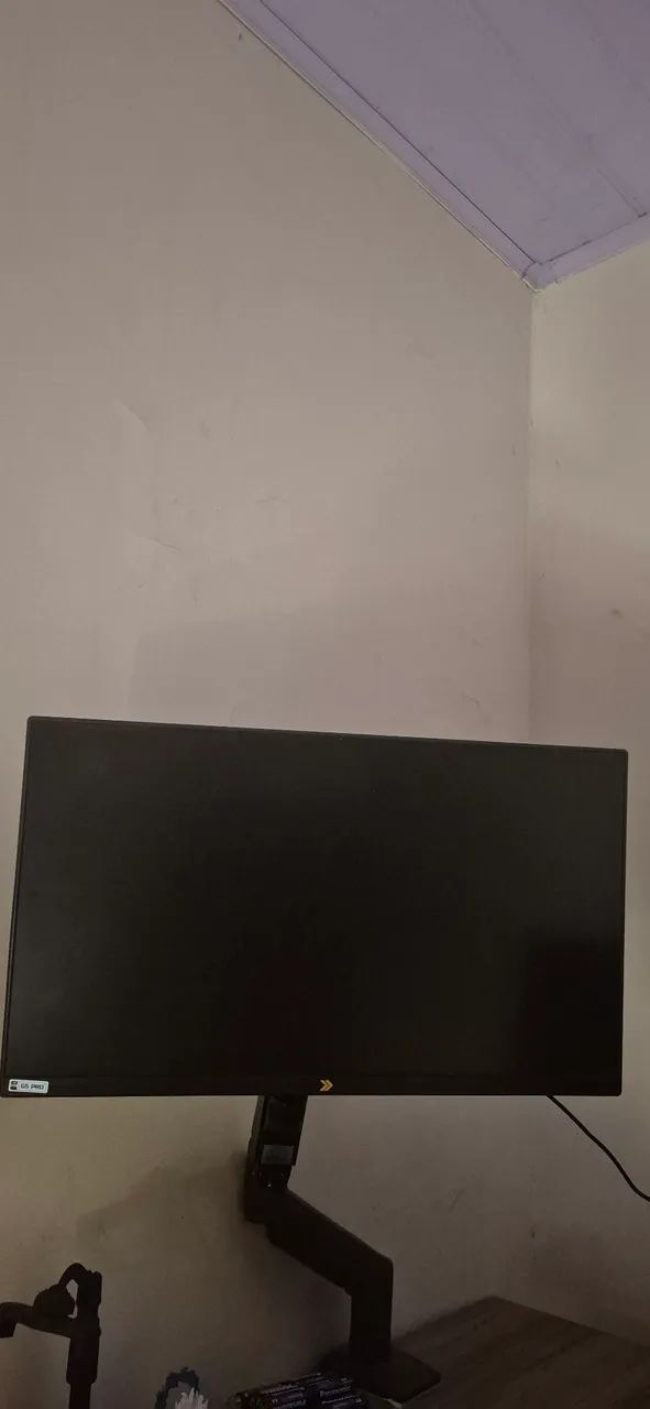 MONITOR COM BRACO ARTICULADO 