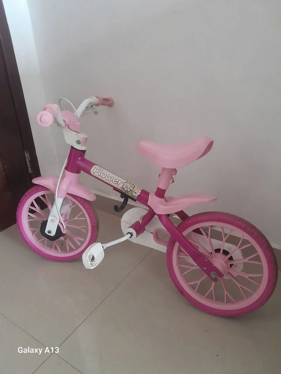 Bicicleta aro 12 rosa - Foto 3