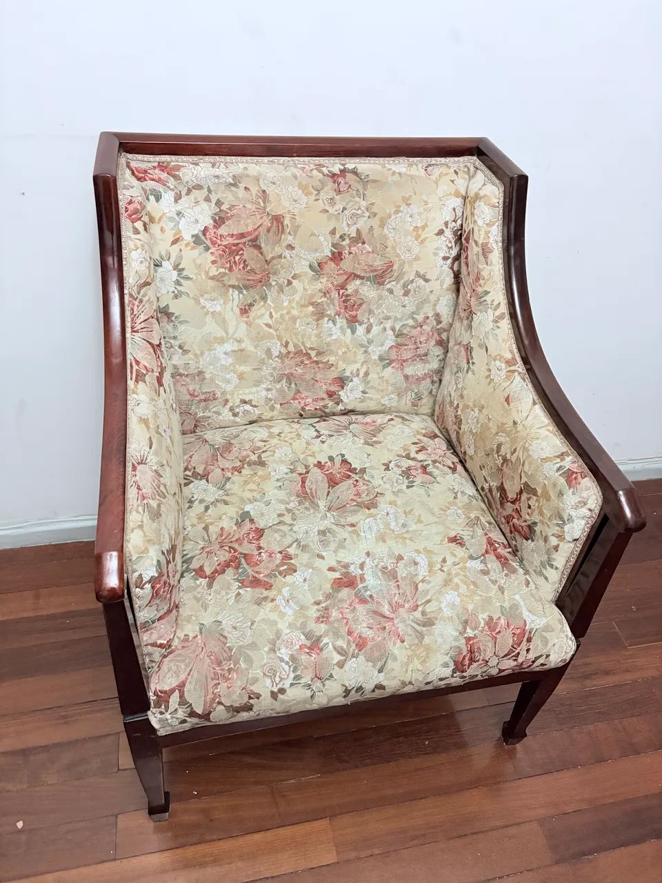 Conjunto com duas poltronas de madeira maciça 65570193405313121