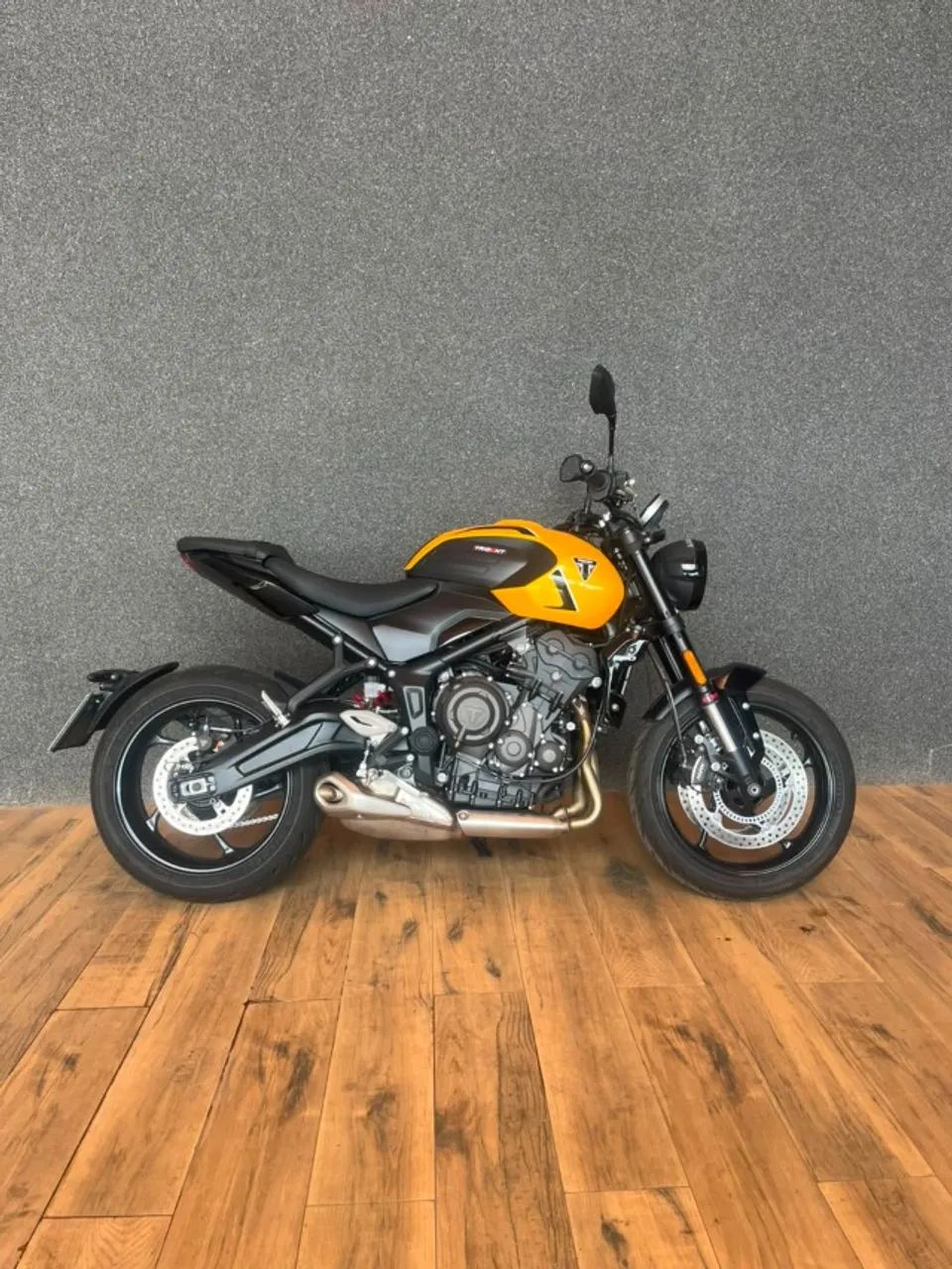 TRIUMPH TRIDENT 660  - Foto 2