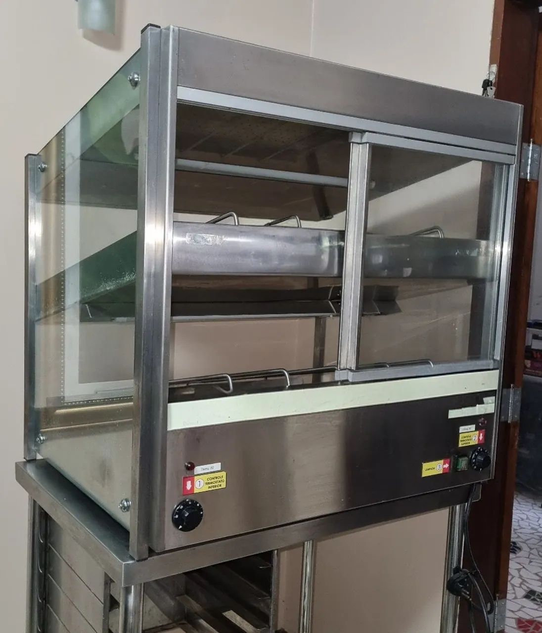  Estufa expositora de salgados em vidro e aço inox