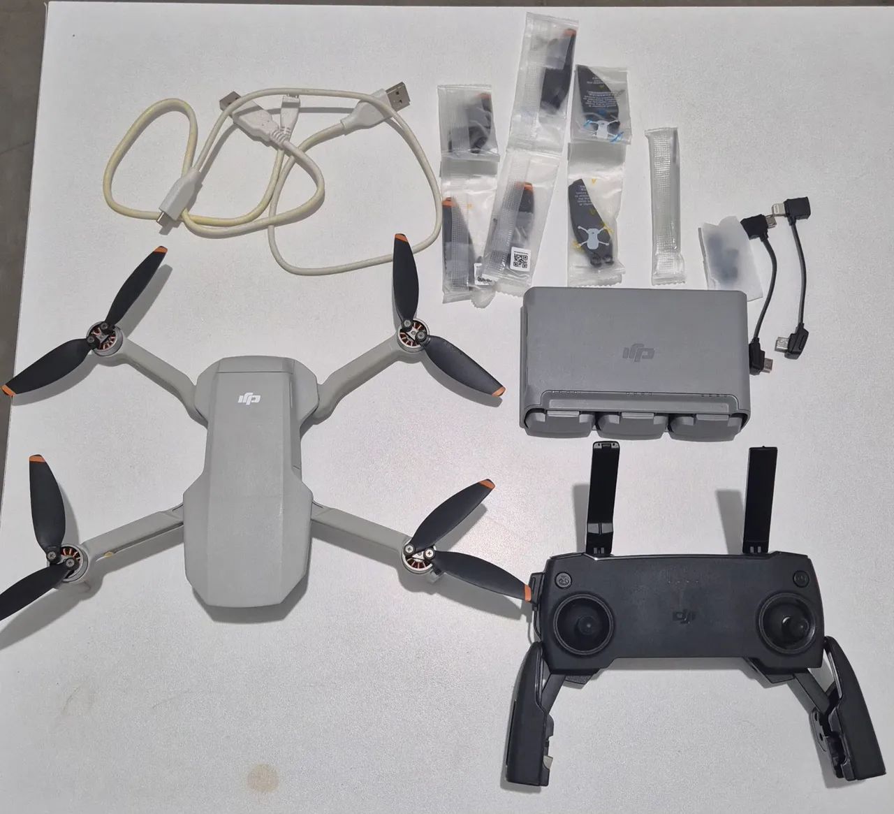 Drone DJI Mini SE Fly More Combo + Acessorios Extras