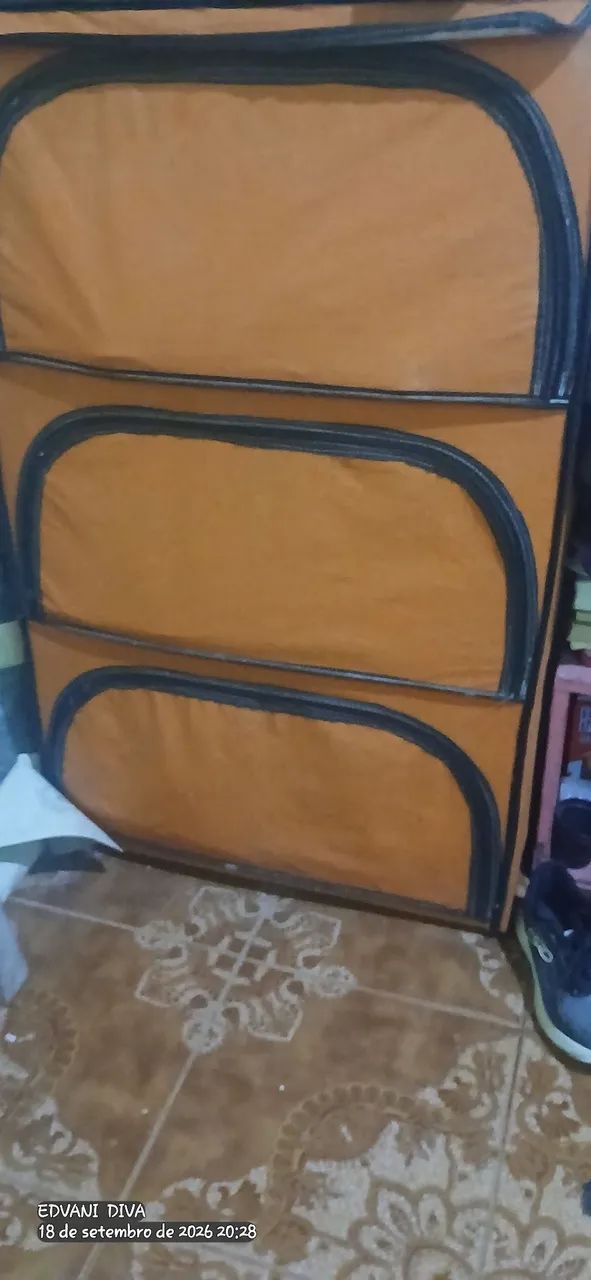 Sapateira semi nova