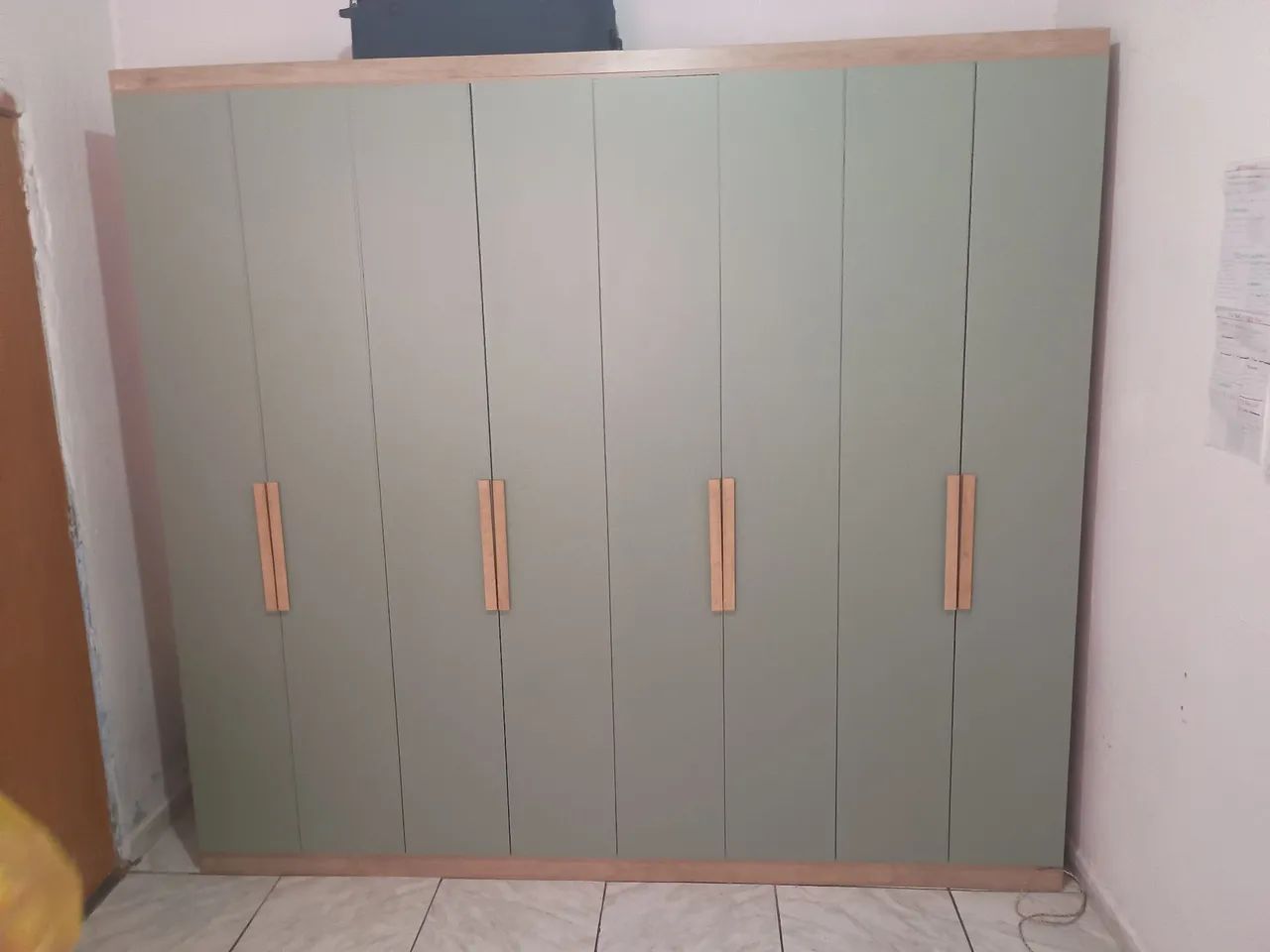 Vende-se guarda roupa novo