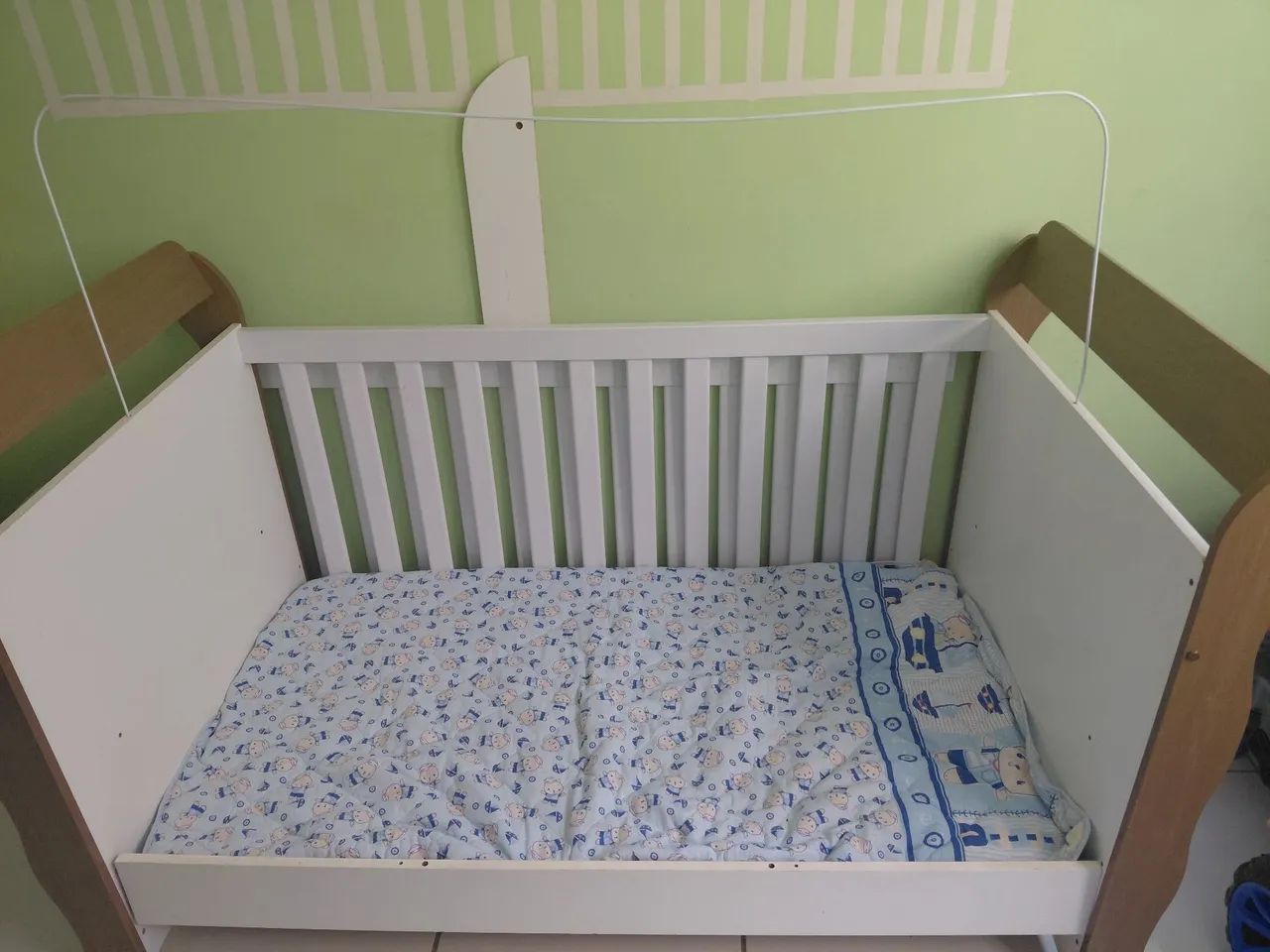 Berço/cama infantil.