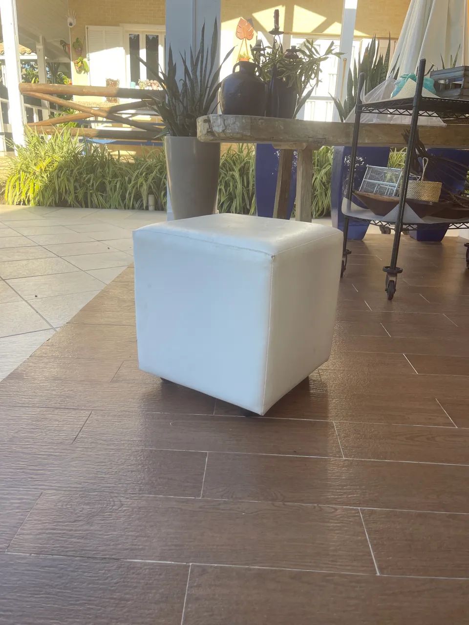 Pufe quadrado de couro sintético branco  - Foto 2