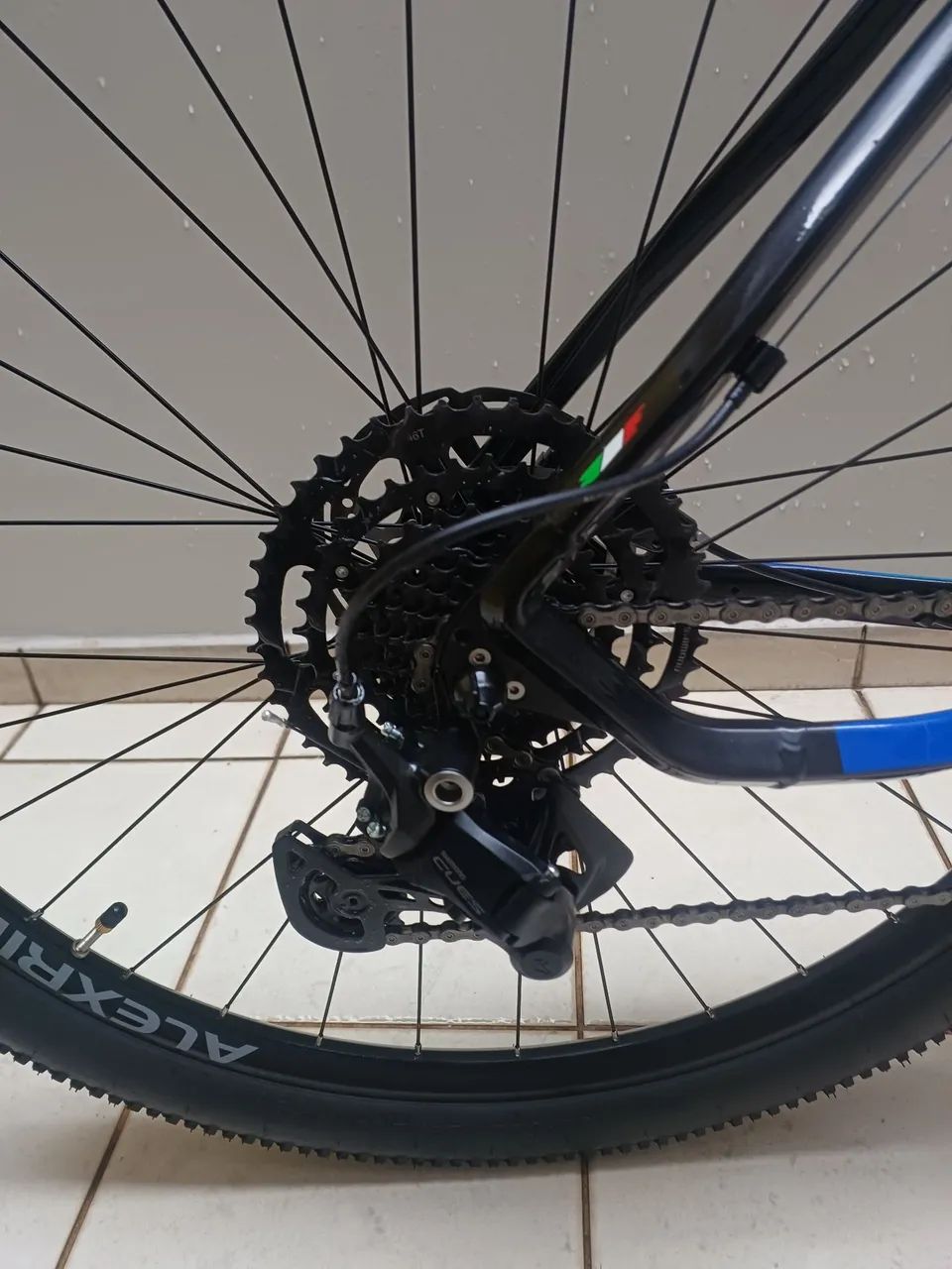Vendo bike aro 29 e aro 20 - Foto 4