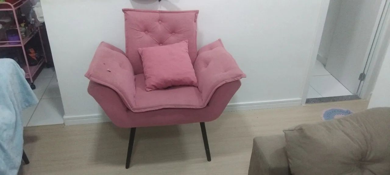 Vende-se Poltrona rosa 