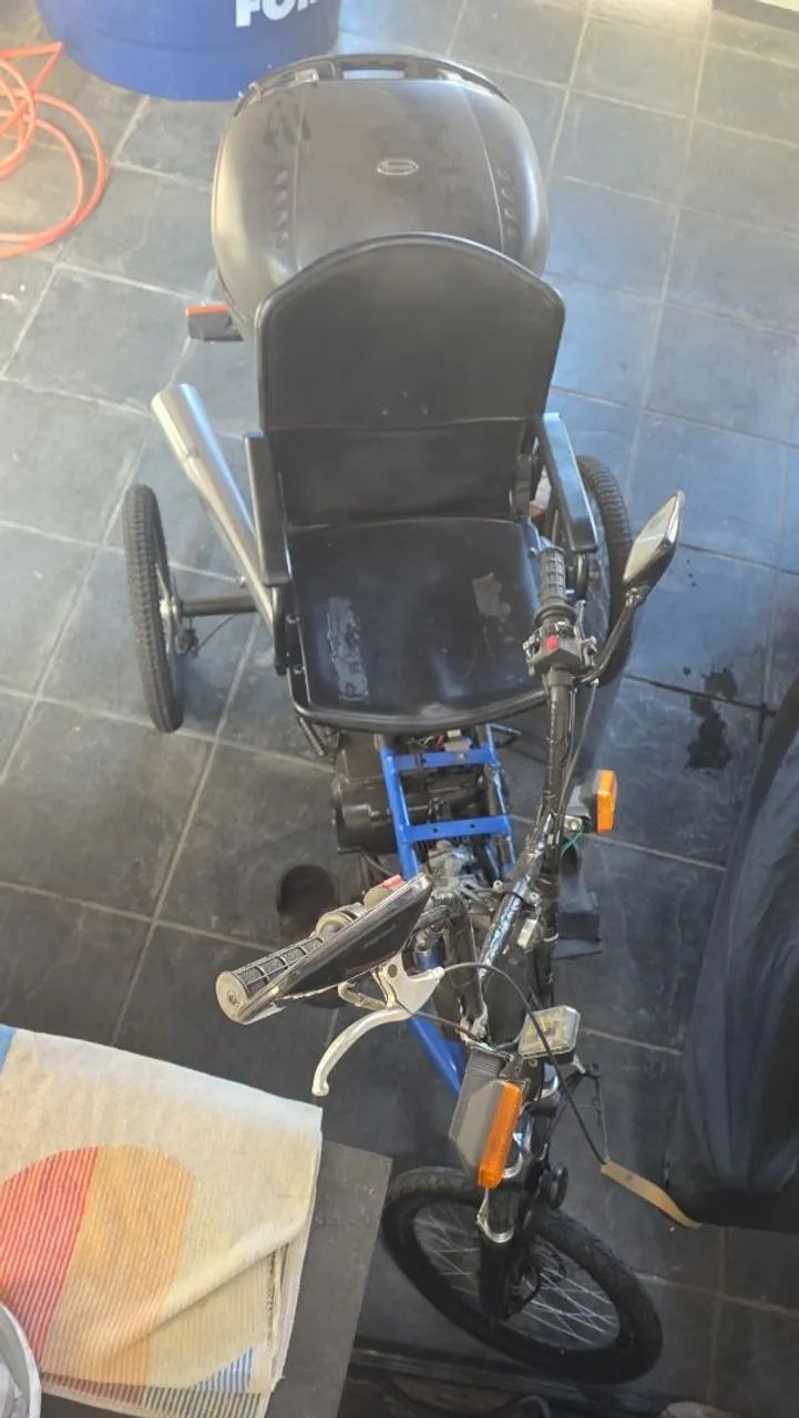 Moto adaptada para deficientes 