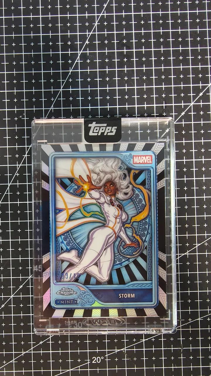 2026 Topps Mint Marvel Storm #107 Platinum Black /10 - 03/10 - Encapsulado Topps - Foto 4