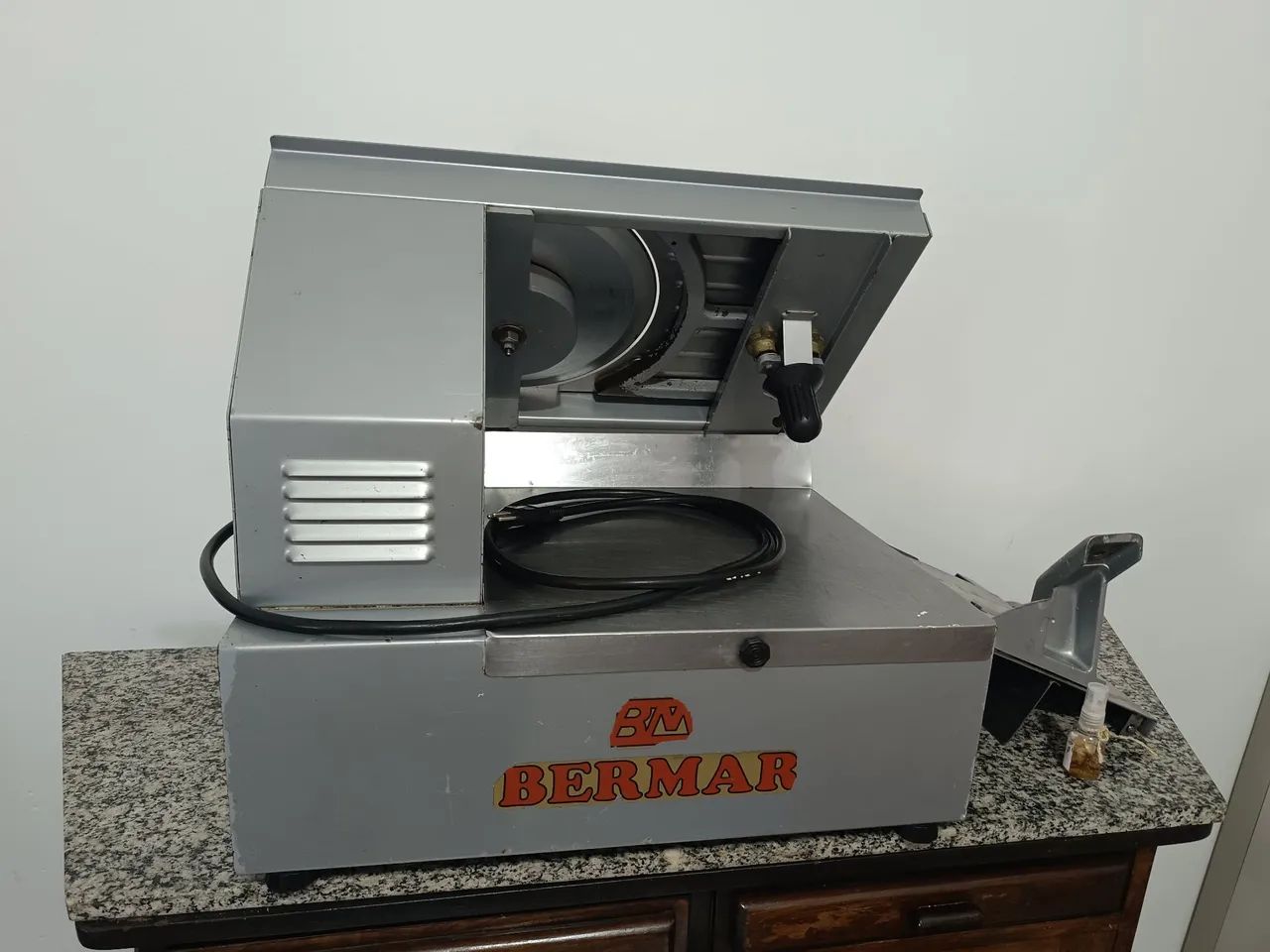 Fatiadora de frios Bermar 