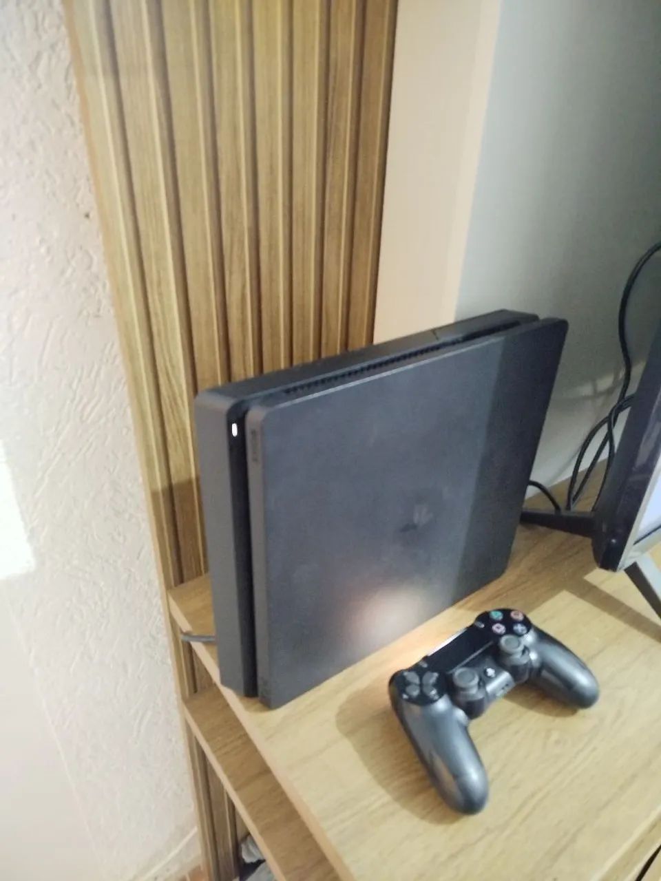 Ps4 slim com 5 jogos 